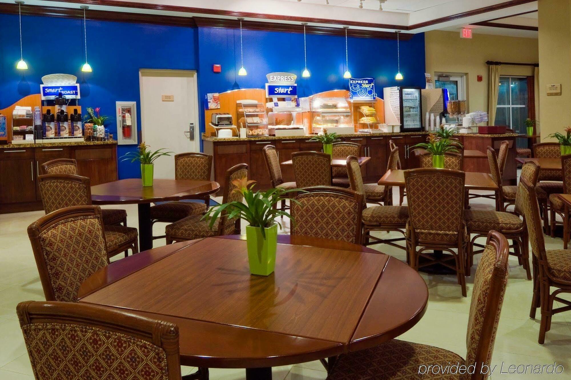 Holiday Inn Express & Suites Miami Kendall By Ihg Country Walk Restaurante foto